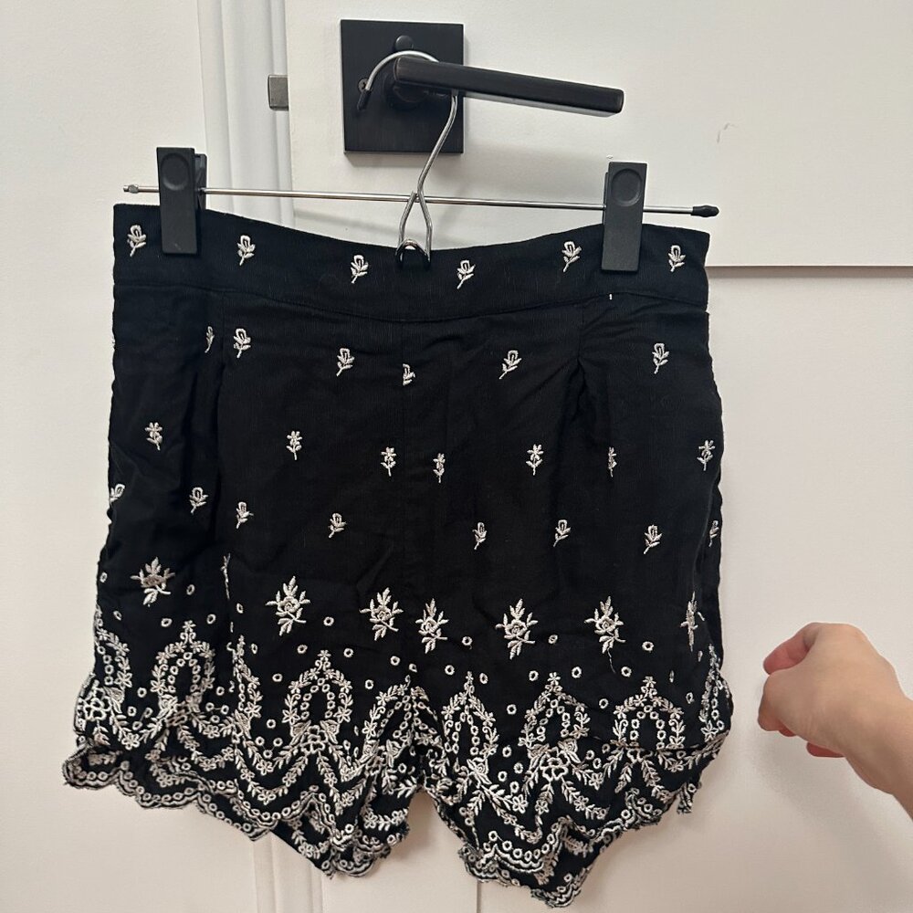 last chance Ranna Gill High Waist Black and White Embroidered Shorts Size S